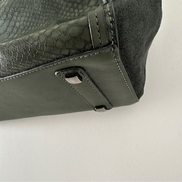 Simply Noelle Green Snakeskin Suede Purse NWOT Convertible Crossbody Strap - Picture 6 of 13